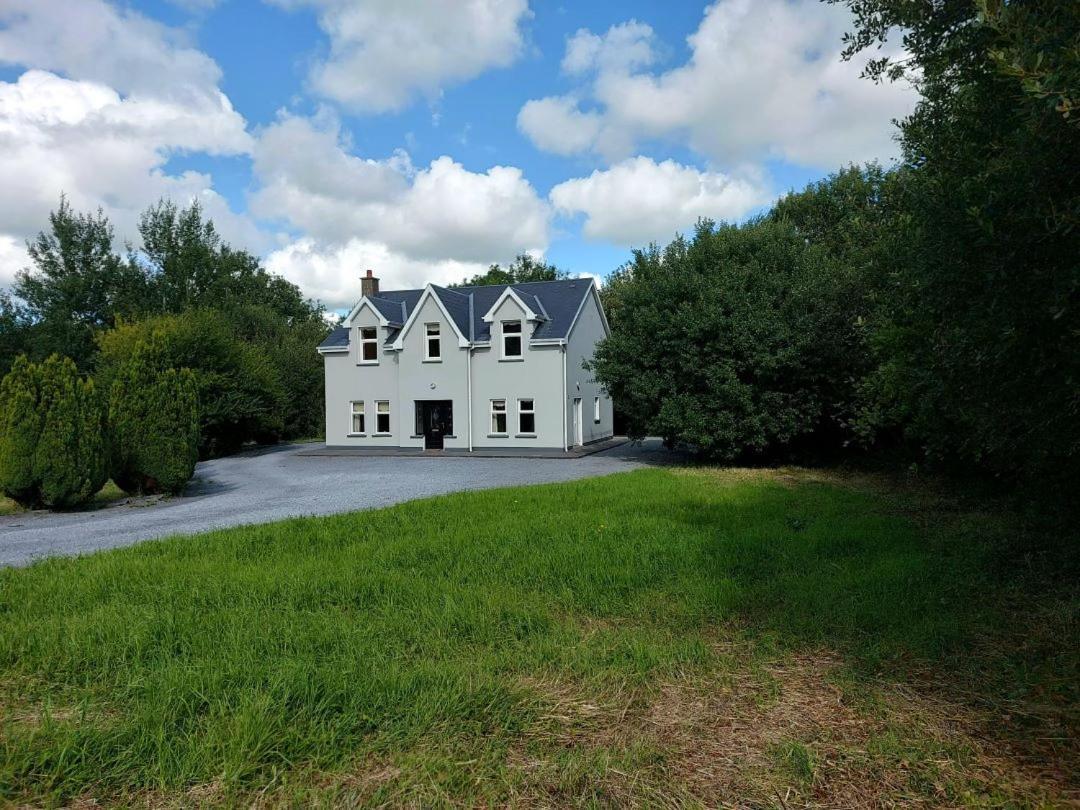 Home In Енис Екстериор снимка